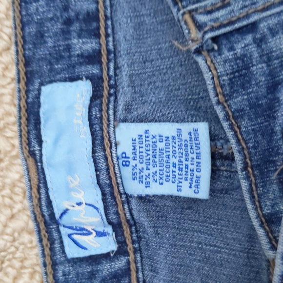 Embroidered Jeans Great For Summer 🌞 These Are The perfect Jeans! - Picture 4 of 8